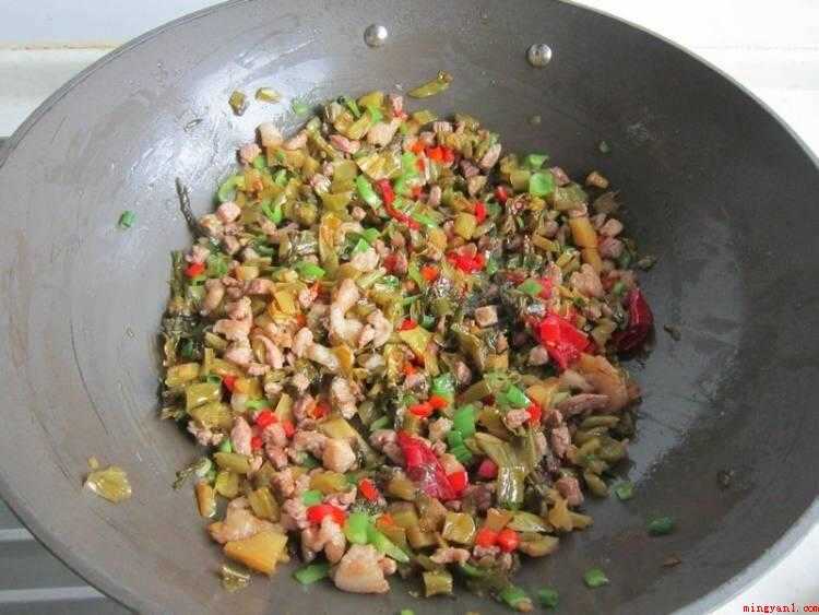 酸菜怎么炒好吃(低热量食品的营养价值有哪些?)
