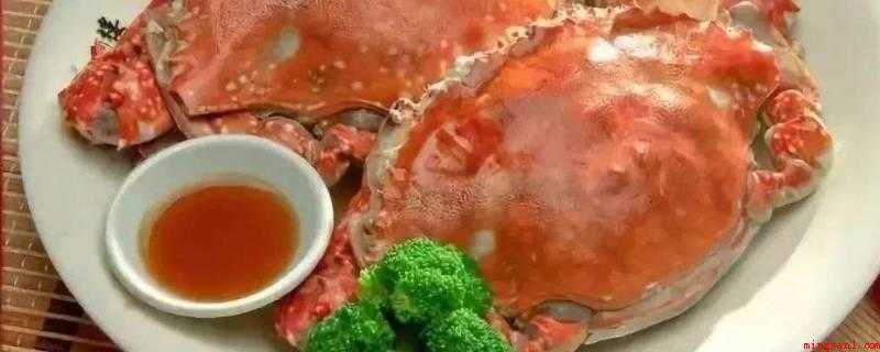 怎么判断梭子蟹能不能吃(新鲜梭子蟹煮熟后,背部呈鲜红色,腹部呈亮白色)