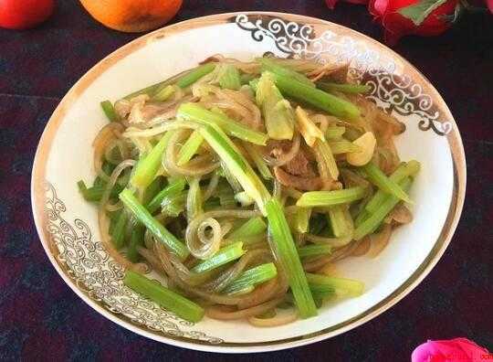 怎么炒芹菜粉(芹菜炒粉条色香味俱全_健康频道)