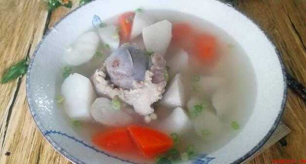适合老年人的食谱(适合老年人的食谱有:萝卜丝鸡肉丸汤、白萝卜海带汤、羊肉萝卜丝)