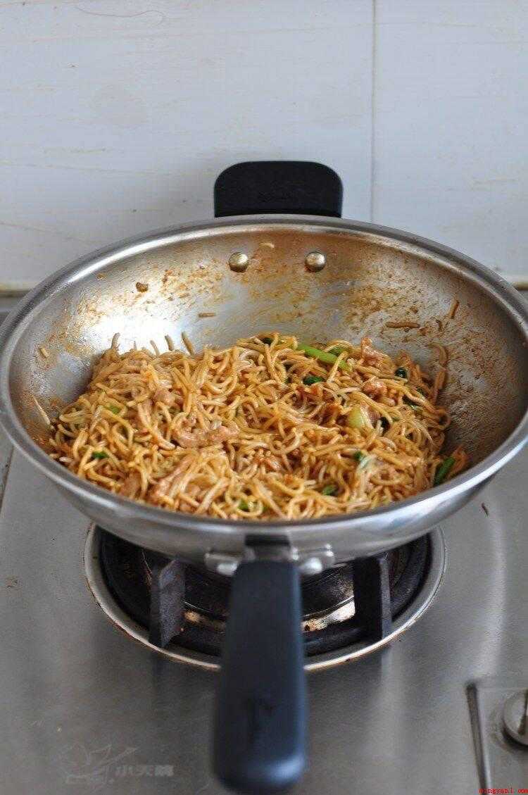 超市买的炒面怎么炒（绿豆芽的做法步骤图,简单又好吃）