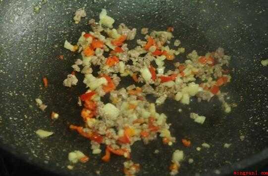 金针菜怎么吃(清香扑鼻的金针菜,咸鲜入味,香气怡人)