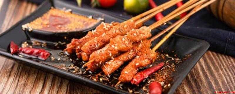 炸串怎么炸才会不油腻(七八成热的高温油,油温为200)