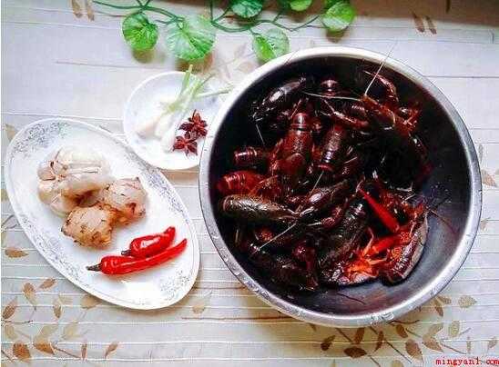 小龙虾的做法（香辣小龙虾的做法,口感辣鲜香,颜色红亮,材质软嫩,味道麻辣）