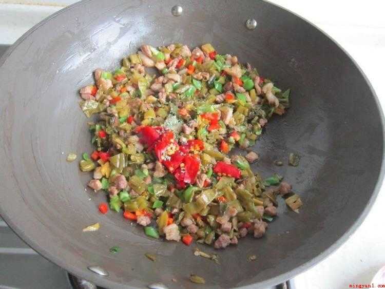 酸菜怎么炒好吃(低热量食品的营养价值有哪些?)