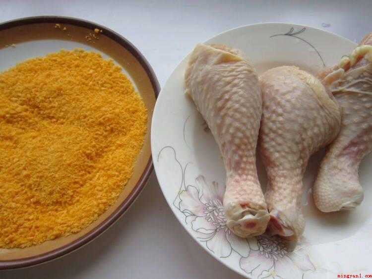 大个的鸡腿怎么做好吃（食物提前准备:鸡小腿、食用油、盐、生鸡蛋、面包糠、辣椒粉、孜）