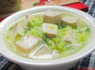 最简单的豆腐汤怎么做(大白菜豆腐汤的做法步骤)