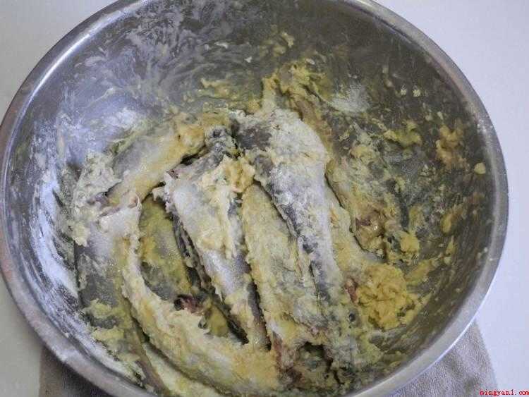 炸鱼怎么做（黄花鱼清洗的做法步骤图）