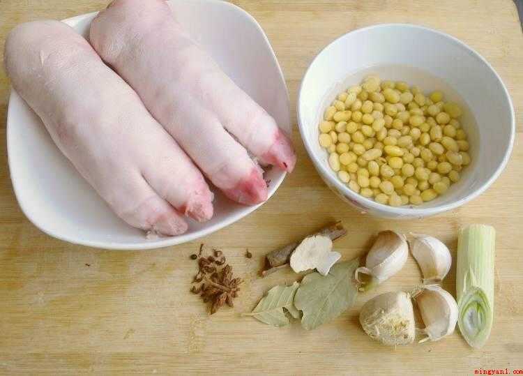 怎么炖猪蹄(大豆用水浸泡,直到体积变大)