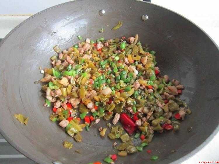 酸菜怎么炒好吃(低热量食品的营养价值有哪些?)