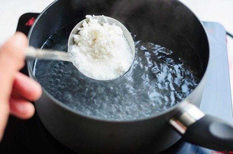 虾米粥怎么做（稻米淘洗后用清水泡浸40分钟,小米粒泛白。）