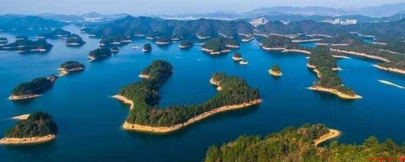 千岛湖在哪(新安江水库储水后未被吞没的高山产生1000好几个岛屿)