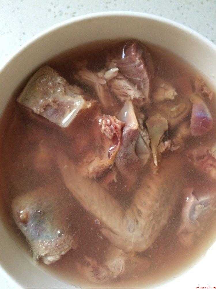 斑鸠怎么做(斑鸠是鸽形目,斑鸠属飞禽的通称)