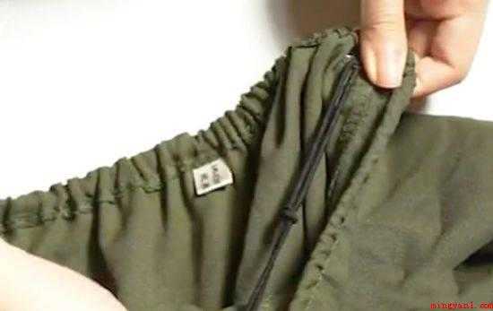 露肩衣服怎么防止往上滑（露肩衣服裤子避免往上滑的方式）