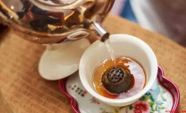 桔普茶怎么泡（泡橘普茶的方法:用茶针在小青柑底部开两三个小孔）