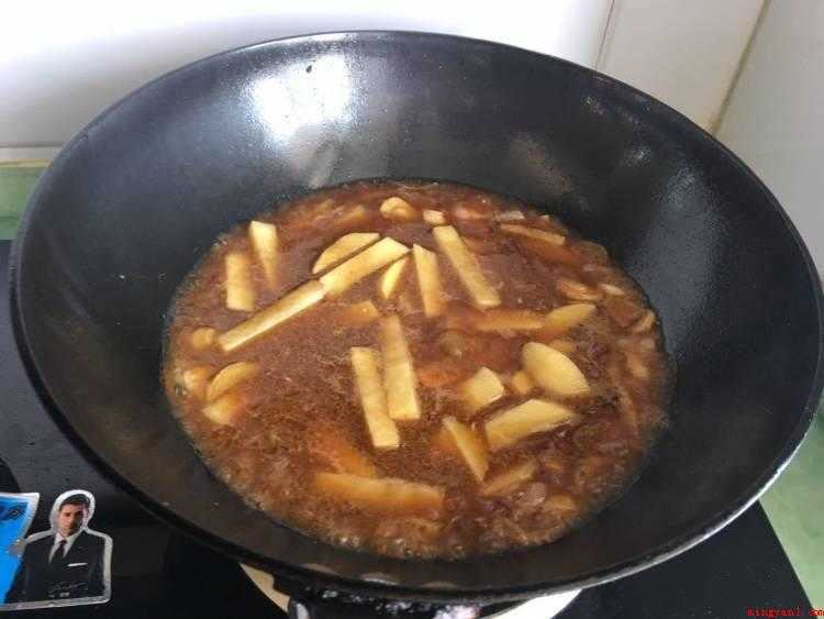 柳根鱼的做法（去鳞鱼,清洁内脏备用。）