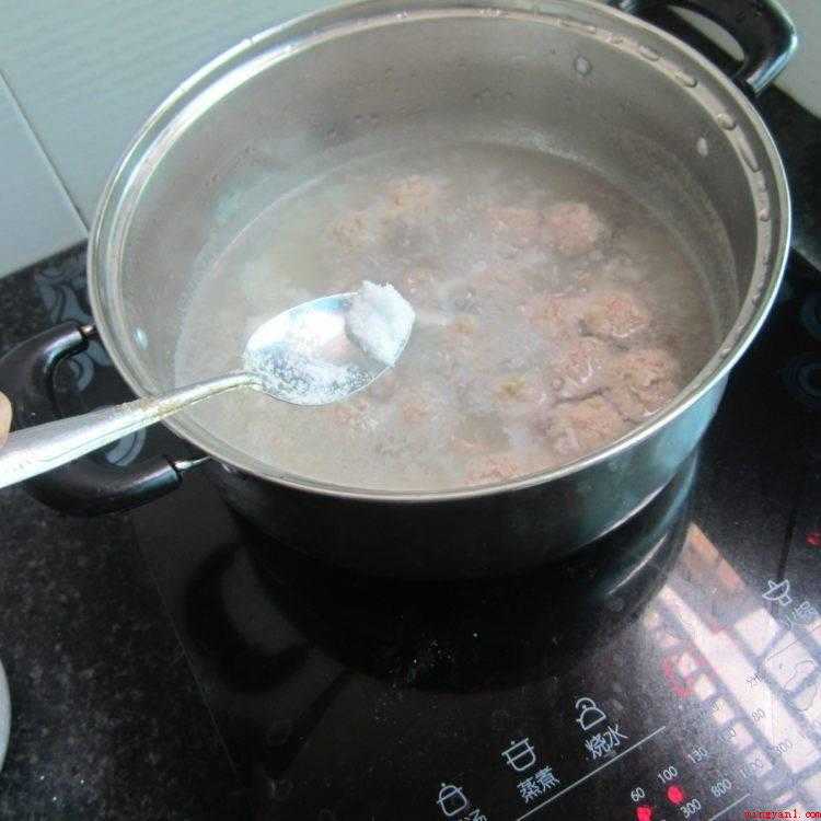 清水丸子肉馅怎么调(小火煮丸子营养成分 )
