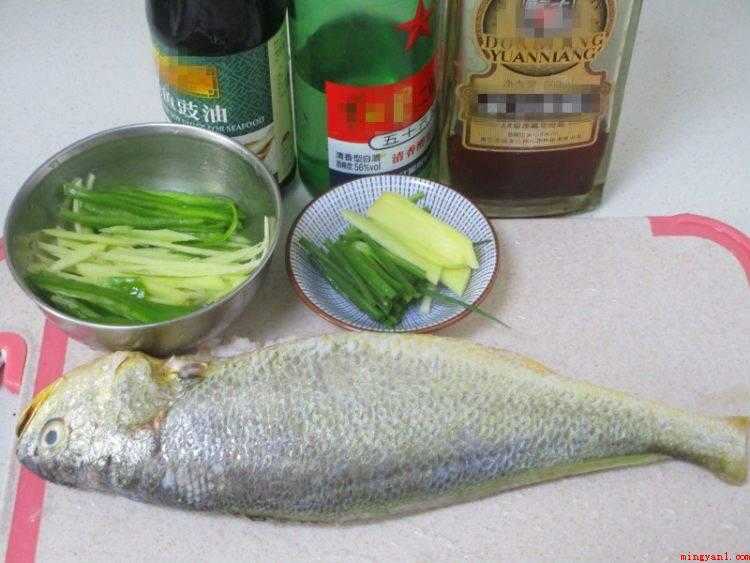 大黄鱼怎么做(青椒丝和姜丝的做法_健康频道)