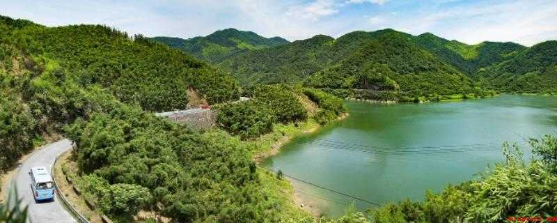 如何保护绿水青山(创建乡村和城市垃圾分类回收规章制度)