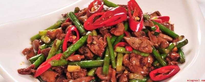 鸡杂怎么炒好吃(鸡胗、鸡肝、麻辣花生、青椒、胡萝、干红辣椒)