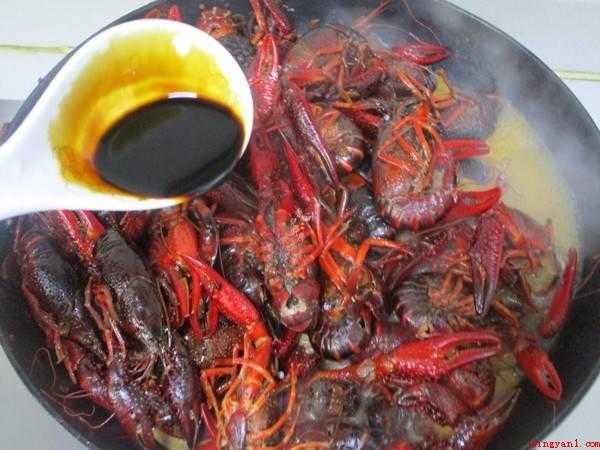 小龙虾的做法（香辣小龙虾的做法,口感辣鲜香,颜色红亮,材质软嫩,味道麻辣）