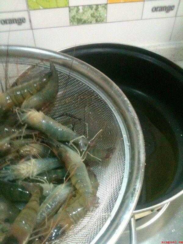 草虾怎么做好吃（辣椒下锅的做法_菜谱）