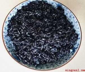 枫叶黑糯米饭的做法（枫叶连叶带枝带杆的做法）
