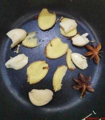 红焖肉应该怎么做(红烧肉色泽鲜红,肉皮柔软,肥肉甘甜,瘦肉不柴,味道鲜美)
