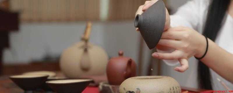 十八道茶艺口诀(三龙护鼎,初品奇茶,众手伟杯)