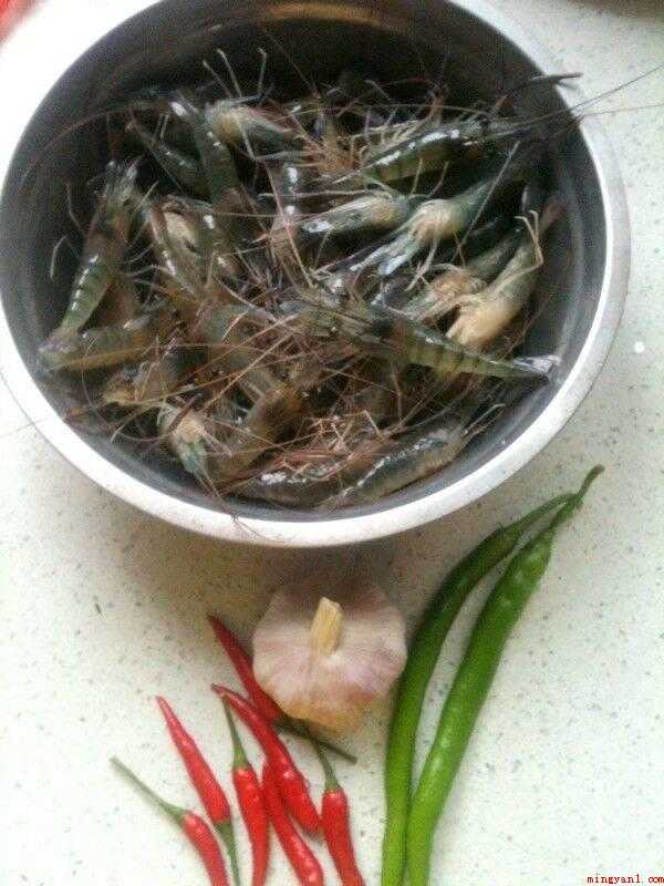 草虾怎么做好吃（辣椒下锅的做法_菜谱）