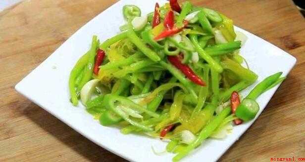 黄花怎么做菜吃啊(鲜黄花菜的做法,简单又好吃)
