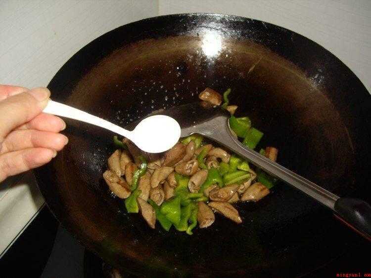 苦肠怎么炒（猪大肠爆炒最为口味,湘菜一般喜欢爆炒做法,趁热食用非常美味_）