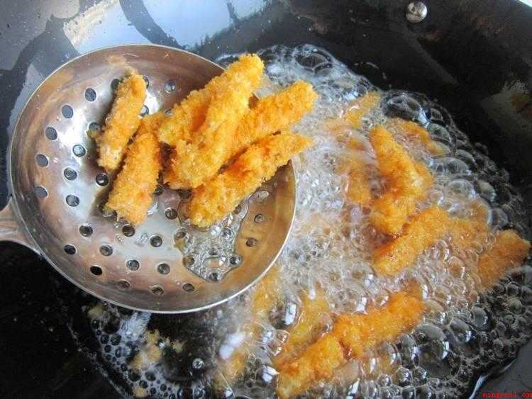 黄皮南瓜怎么做好吃(南瓜、生鸡蛋、食用油、面包糠、木薯淀粉、盐)