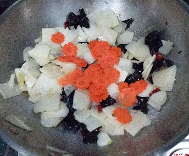 炒地瓜怎么做好吃(胡萝卜怎么做好吃 红薯配料)