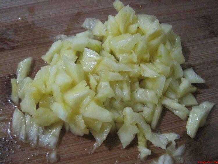 刨冰怎么做(多功能料理机粉碎,用擀面棍敲碎,凹凸感)
