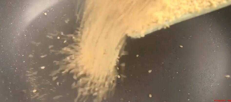 芝麻怎么炒（芝麻的家常做法,简单又好吃）