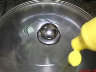 玻璃锅盖怎么清洗缝隙里的污渍（云南锅盖的作用有哪些?）