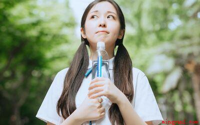 哄女孩子的甜言蜜语有哪些?(相亲相一辈子,两小无猜在一起)