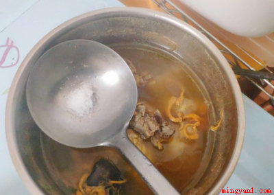 炖龙骨的做法家常做法(炖龙骨的家常做法)