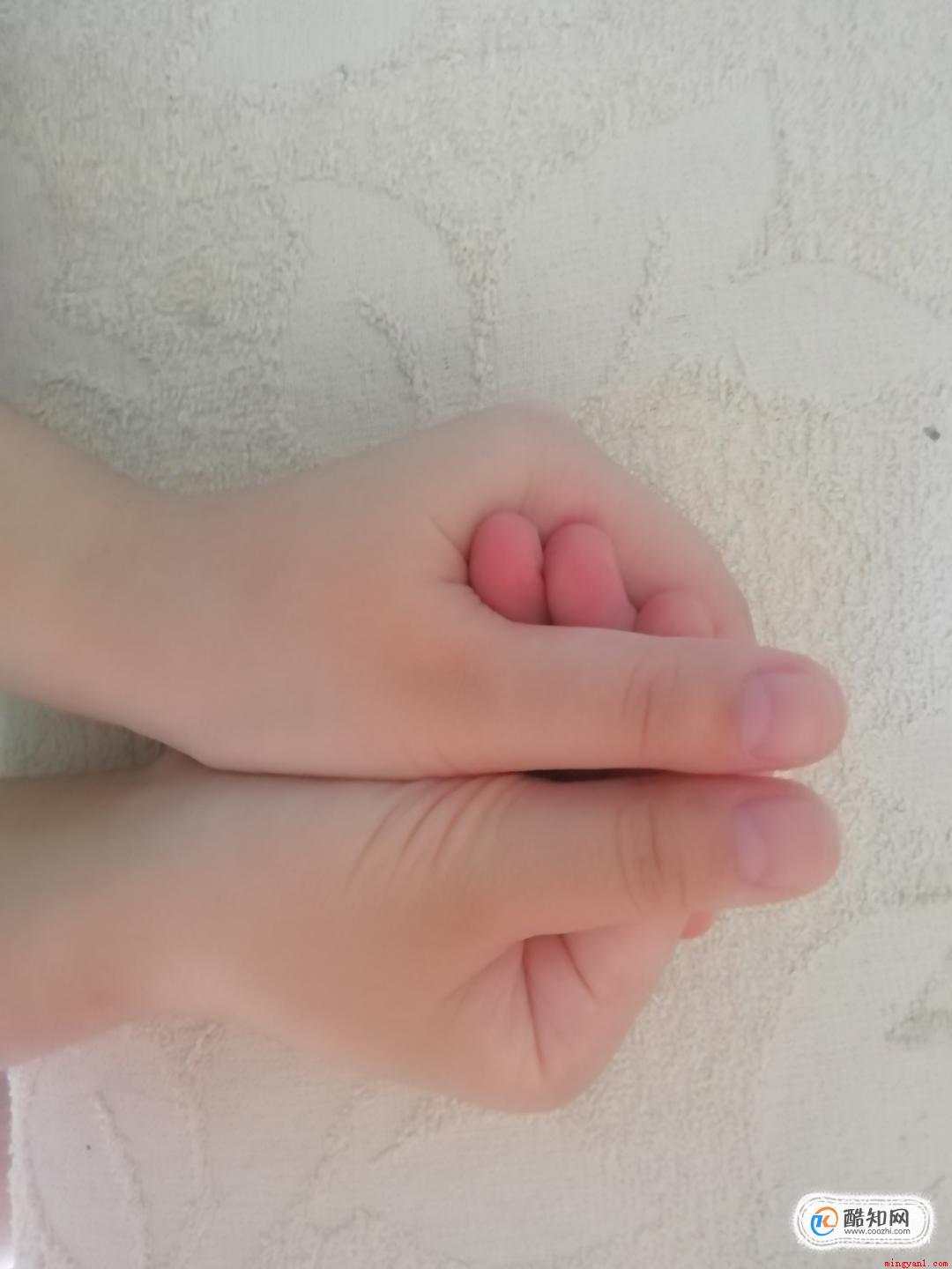 怎么用手指吹口哨,简单却最响的手吹口哨法!(生活中怎样用手吹口哨)