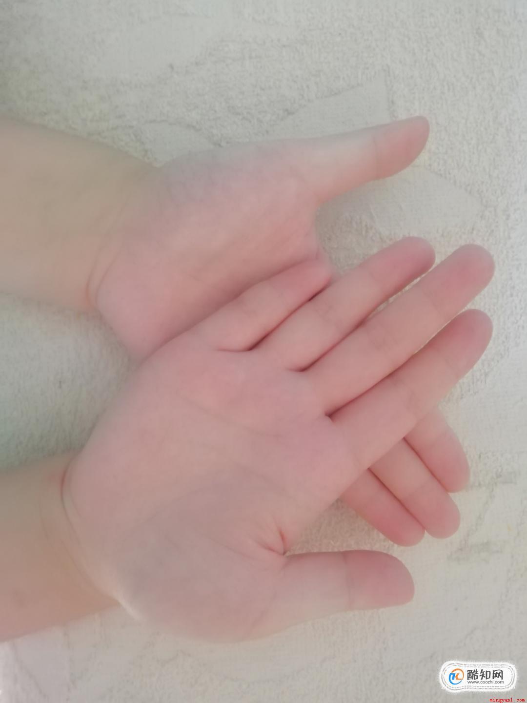 怎么用手指吹口哨,简单却最响的手吹口哨法!(生活中怎样用手吹口哨)