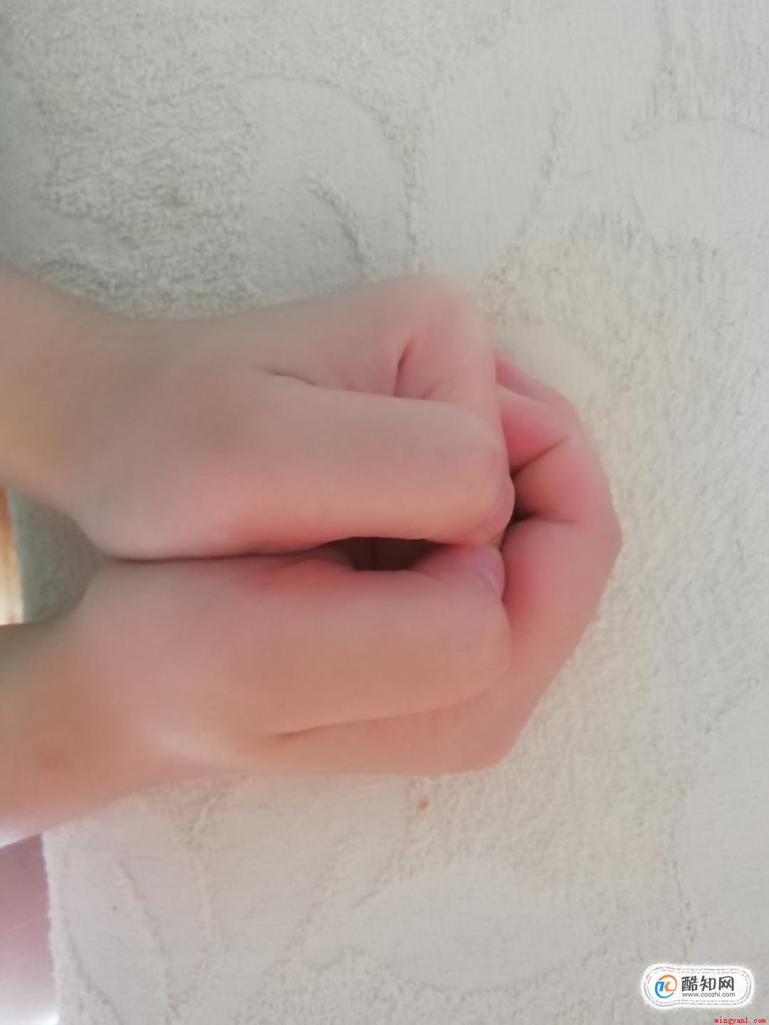 怎么用手指吹口哨,简单却最响的手吹口哨法!(生活中怎样用手吹口哨)