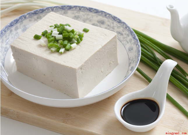 小葱拌豆腐歇后语的下一句是什么(小葱拌豆腐的颜色有哪些)