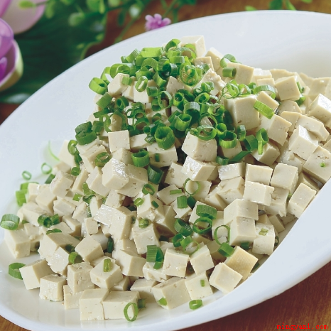小葱拌豆腐歇后语的下一句是什么(小葱拌豆腐的颜色有哪些)