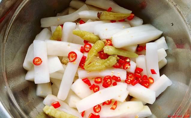 萝卜怎么腌好吃又脆(萝卜怎么腌好吃又脆具体制作方法)