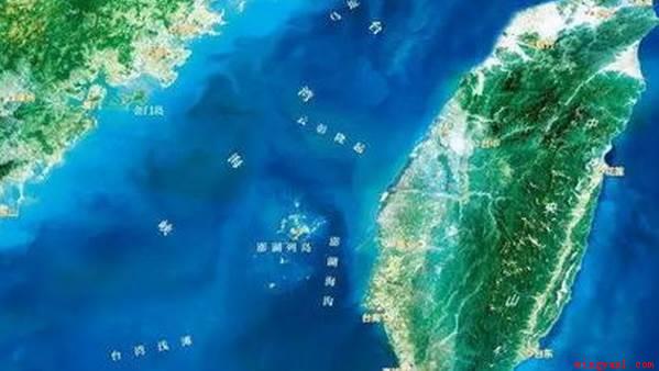 台湾海峡NE向纵向延伸,长约400公里,面积约9万平方公里
