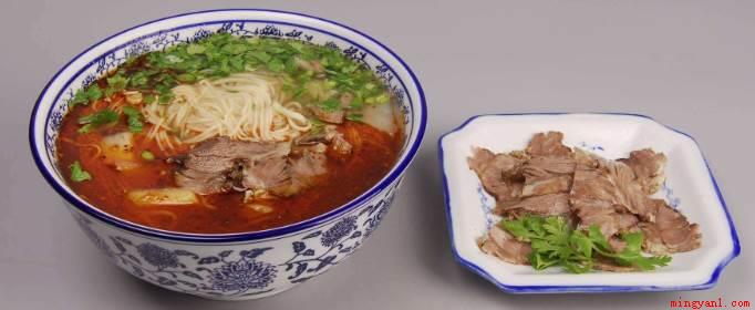 牛肉面”一清二白三红四绿五黄”一清是指?