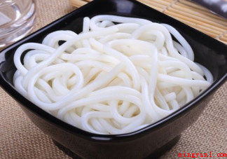 粗米粉好还是细米粉好 粗米粉怎么快速泡软 粗米粉好还是细米粉好(粗米粉怎么快速泡软 家庭版米线做法)