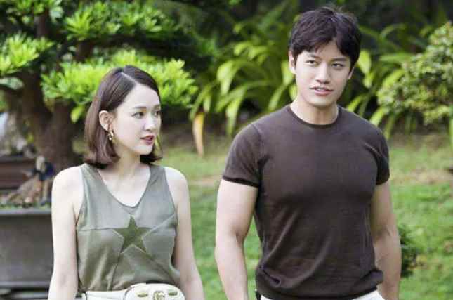 42岁陈乔恩登记结婚艾伦多少岁(陈乔恩42岁,艾伦33岁,两个人相差9岁也能够相处的如此和谐)