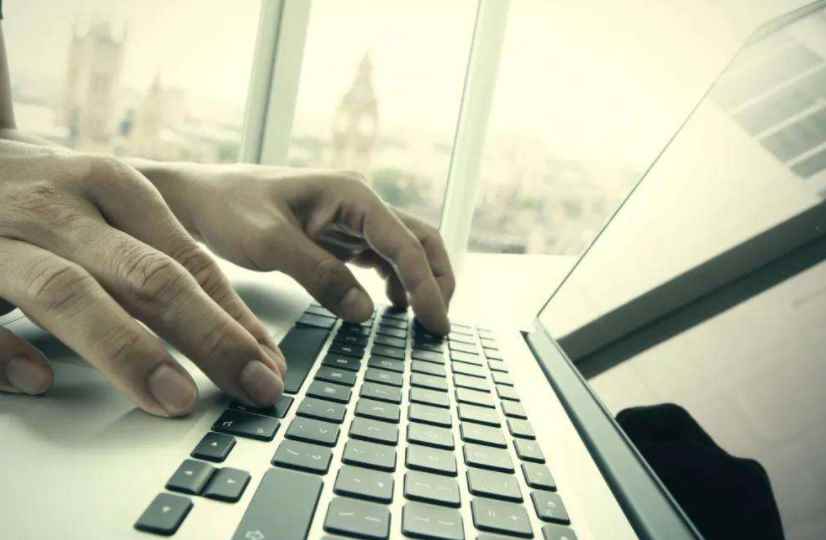 pc端是电脑还是手机(PC端就是可以连接到电脑主机的那个端口(插口))